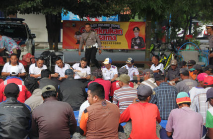 Sarapan dengan Tukang Becak dan Ojek, Kapolres Beri Pesan Kantibmas